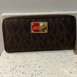 Michael Kors Continental wallet